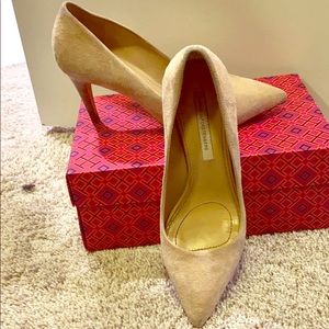 Dianevon FURSTENBURG pointy toe mini heel